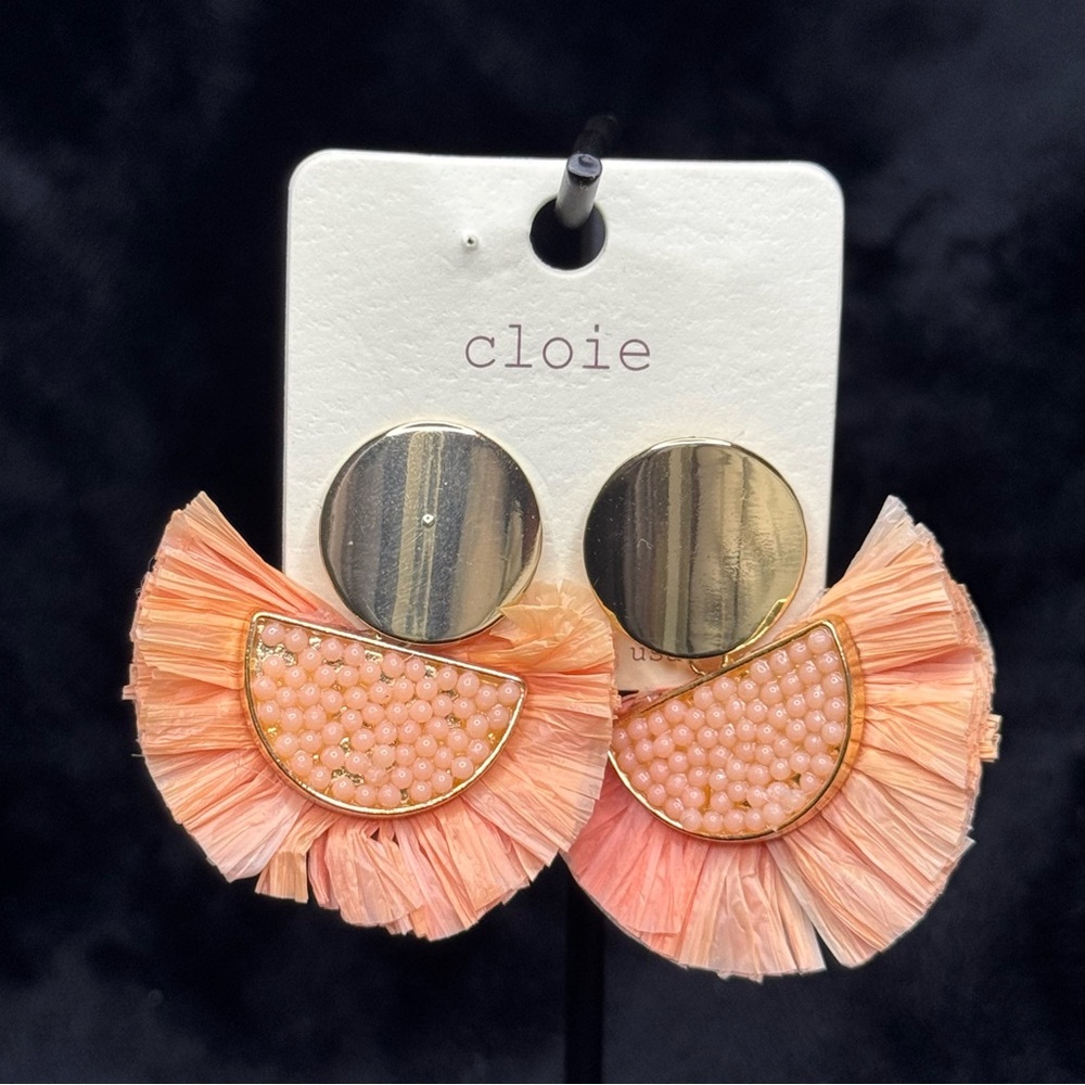 🌴 Pink Raffia and Bead Statement Earrings - Picture 3 of 3